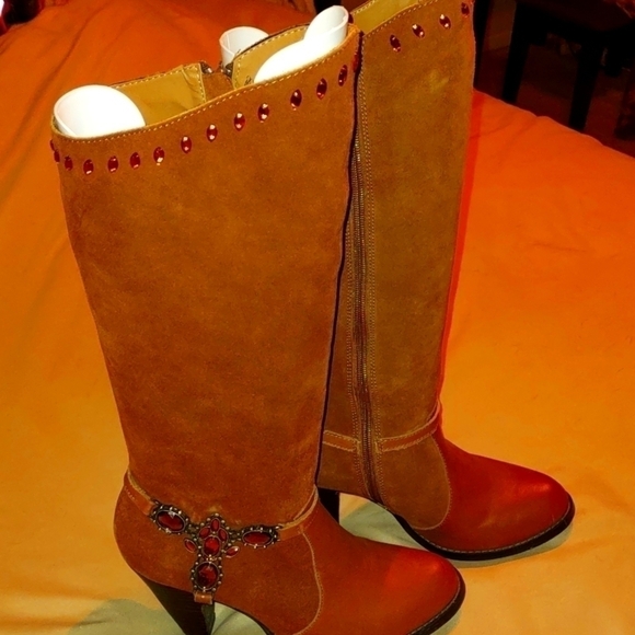 "Lavish" Camel Suede Cowboy Boots - Size 8 by Grazie - Picture 3 of 14